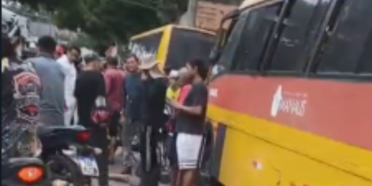 ‘Amostradinho’ faz manobra em moto e ocasiona dois acid3ntes no Valparaíso; vídeo