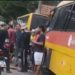 ‘Amostradinho’ faz manobra em moto e ocasiona dois acid3ntes no Valparaíso; vídeo
