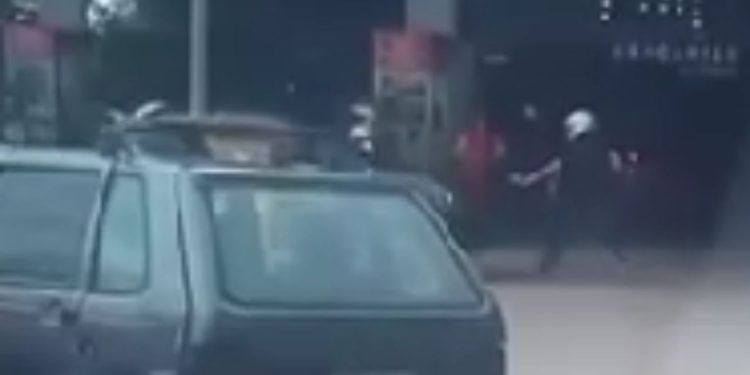 Vídeo mostra homem sendo atr0pelado por motorista em Posto de Manaus: 'carro maldito'