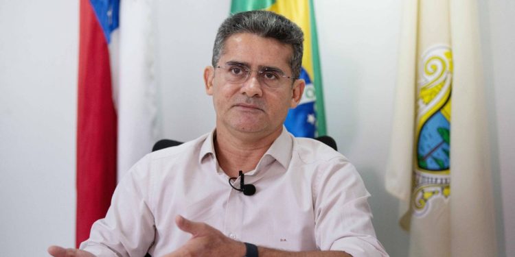 Vereador anuncia que vai protocolar pedido de impeachment do prefeito Davi Almeida