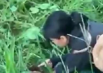 Vídeo mostra estudante dando s0c0s na rival por conta de fofoca na escola em Manacapuru