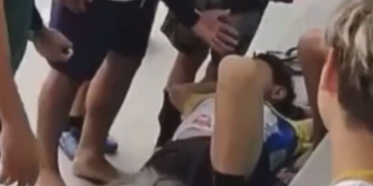 Vídeo: Menino fica com fr4tura no tornozelo ao jogar bola no Alvorada: ‘Samu não aparece’