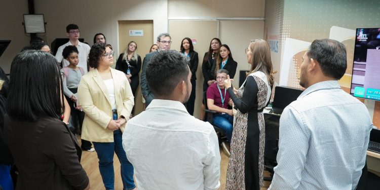 Câmara Municipal de Manaus recebe estudantes de Direito para vivência prática do processo legislativo
