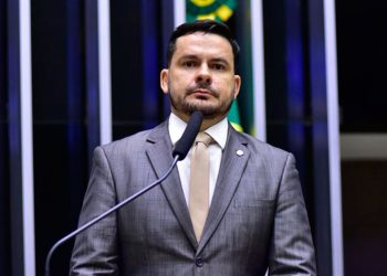 Deputado Alberto Neto é vinculado a esquema bilionário de fraudes no INSS