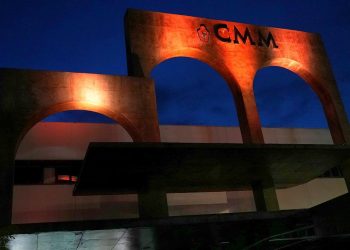 Câmara Municipal de Manaus tem fachada iluminada em apoio ao ‘Maio Laranja’