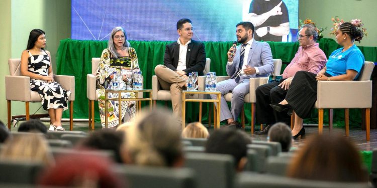 Semana de Enfermagem da UEA reúne mais de 250 participantes e convidados