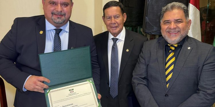Delegado Paulo Mavignier recebe título de Cidadão Humaitaense por atuação na segurança pública