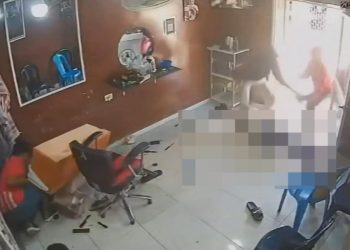Vídeo: pistoleir0s invadem barbearia e pap0cam cliente na frente do barbeiro