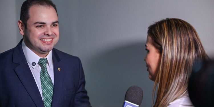 Presidente Roberto Cidade defende conclusão das obras do polo universitário da UEA em São Paulo de Olivença