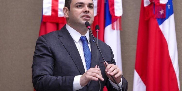 Lei de Roberto Cidade amplia direitos e promove mais qualidade de vida às mulheres acometidas por endometriose