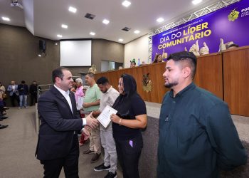 Presidente Roberto Cidade homenageia líderes comunitários e ressalta importância do ‘trabalho de rua’ na atenção à população