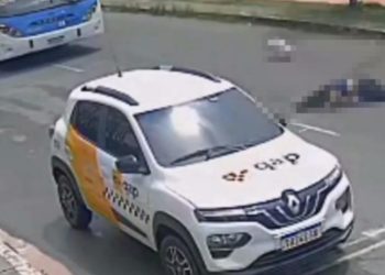 Vídeo mostra atr0pelamento de estudante após  descer do ônibus em Manaus 