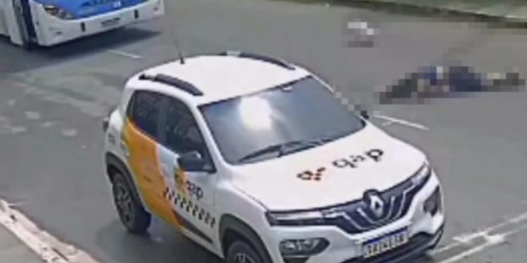 Vídeo mostra atr0pelamento de estudante após descer do ônibus em Manaus