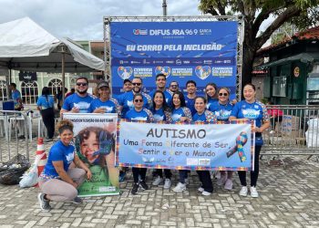 Acadêmicos de Direito da Faculdade La Salle fazem ação sobre o autismo no Centro de Manaus