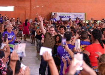 Roberto Cidade leva emoção e reconhecimento às mães das zonas Sul e Oeste de Manaus