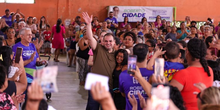 Roberto Cidade leva emoção e reconhecimento às mães das zonas Sul e Oeste de Manaus