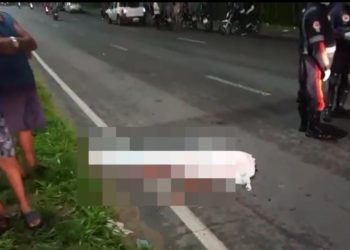 Vídeo: homem conhecido como usuário de dr0gas entra na frente de carro e m0rre em Manaus