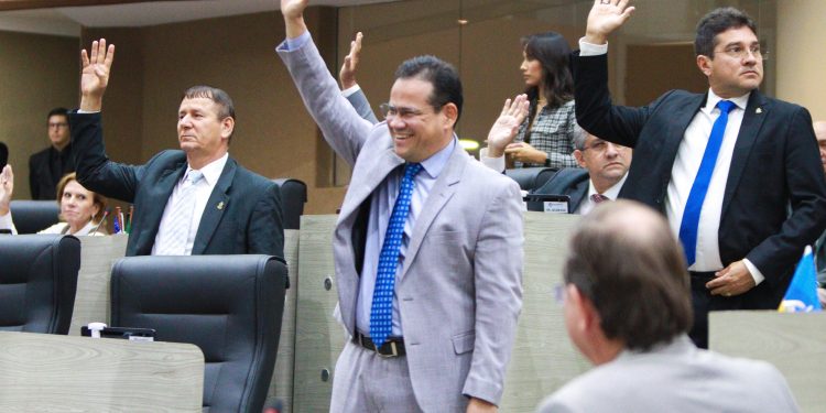 CMM avança com Projeto de Lei de cotas raciais em concursos públicos e delibera LDO para 2026