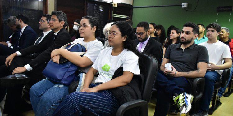 Em parceria com UEA, instituições promovem debates no “Seminário Emergência Climática na Amazônia: Diálogos para a COP30”