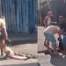 Vídeo: veja momento em que homem agredid0 é retirado de bueiro em Manaus