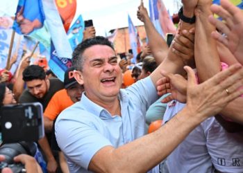 Empresário pego com R$ 1,2 milhão em Brasília faturou R$ 3,5 milhões na Semed de David Almeida