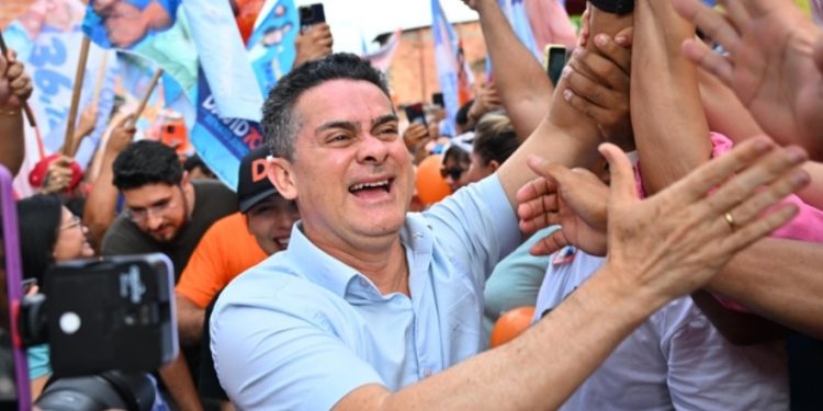 Empresário pego com R$ 1,2 milhão em Brasília faturou R$ 3,5 milhões na Semed de David Almeida