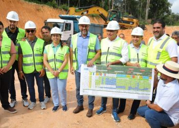Governador Wilson Lima vistoria retomada das obras de modernização da AM-010 após período chuvoso