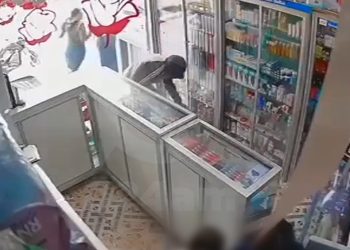Vídeo grava mulher sendo m0rta a tir0s dentro da farmácia por encapuzad0