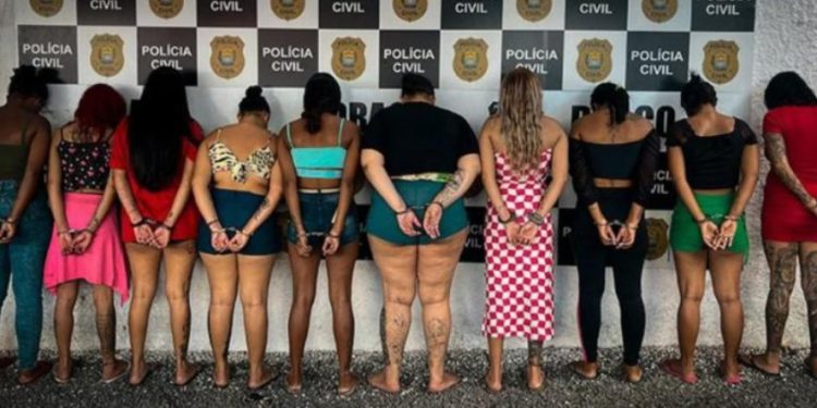Blindadas se apresentam como blogueiras, mas são presas por recrutar bandid0s para facções