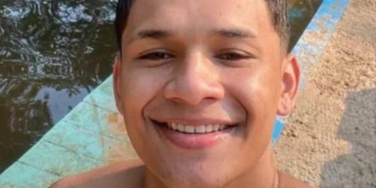 Jovem morr3 ao pular no Rio Negro após beber em flutuante no Tarumã