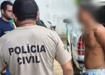 Homem que incendiou a esposa é solto, começa a r0ubar e volta para a cadeia no Amazonas