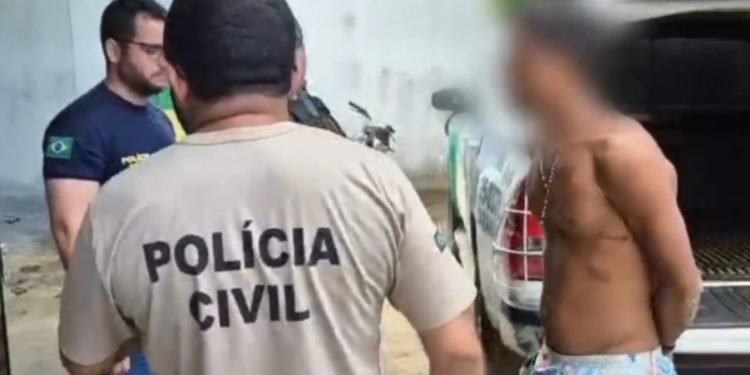 Homem que incendiou a esposa é solto, começa a r0ubar e volta para a cadeia no Amazonas
