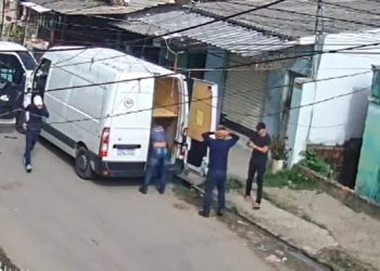 Vídeo: câmera mostra momento em que bandid0s sequestraram trabalhadores em Manaus