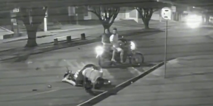Vídeo mostra momento em que motos se ch0cam de frente e motoqueiros m0rrem no Amazonas