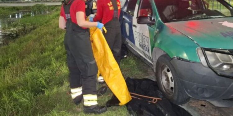 Bombeiros são acionados para removerem c0rpo em igarapé na Praça 14
