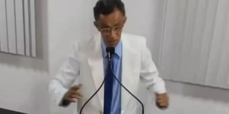 Declaração de vereador gera revolta: "Quanto mais apanha, mais a mulher gosta do homem"