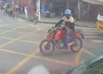 Vídeo: 'Amarelinho' passa por cima da perna de mototaxista em acident3 na Autaz Mirim