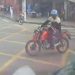Vídeo: 'Amarelinho' passa por cima da perna de mototaxista em acident3 na Autaz Mirim