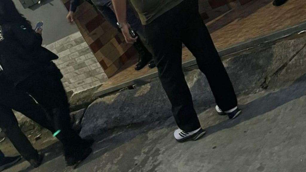Moradores de Flores acionam a polícia após acharem fet0 na rua; veja o vídeo