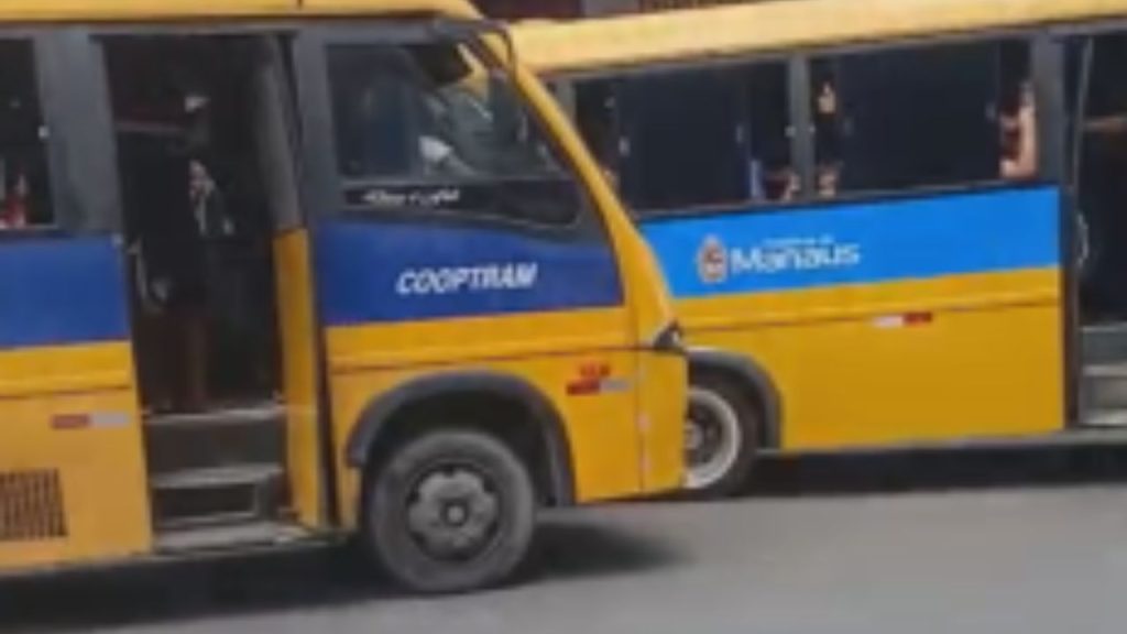 Vídeo: No meio da rua, motoristas param 'Amarelinho' para discutiram no bairro Cidade de Deus