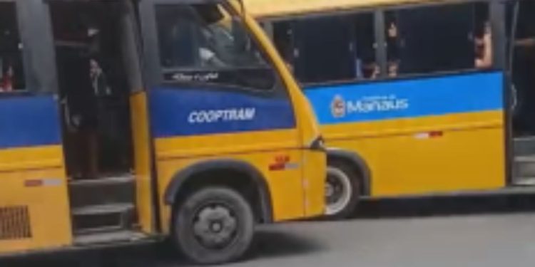 Vídeo: No meio da rua, motoristas param 'Amarelinho' para discutiram no bairro Cidade de Deus
