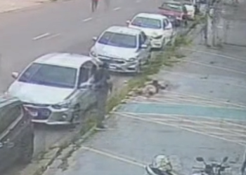 Vídeo: Polícia frustra homicídi0 e prend3 dupla armad@ em operação na Zona Sul de Manaus