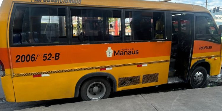 Condutor de ‘Amarelinho’ pego com CNH falsa há um mês é visto ‘dirigindo adoidad0’ em Manaus