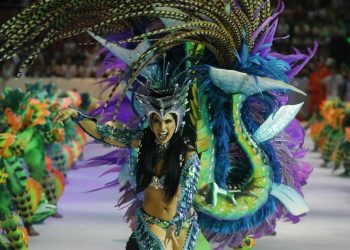 Festival de Parintins 2025: Caprichoso abre a terceira noite reverenciando a retomada dos povos originários