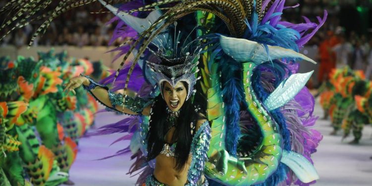 Festival de Parintins 2025: Caprichoso abre a terceira noite reverenciando a retomada dos povos originários