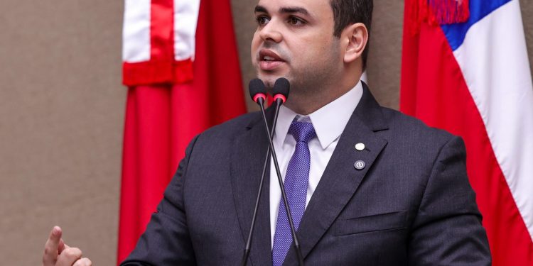 Roberto Cidade propõe PL que garante prioridade à aquisição de produtos da pesca artesanal por restaurantes da UEA