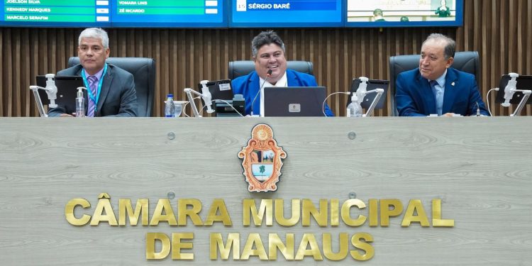 CMM aprova e encaminha reajuste salarial de servidores à Prefeitura de Manaus