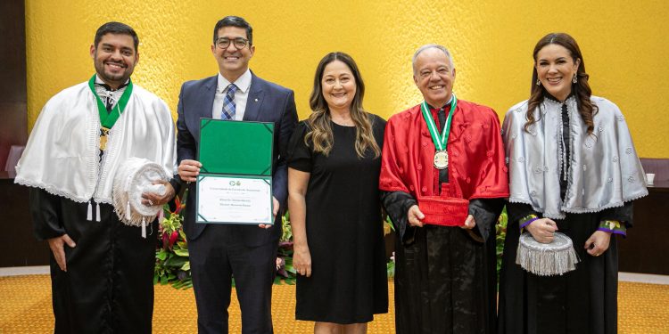 Reconhecimento à excelência acadêmica: UEA concede título de Doutor Honoris Causa ao jurista espanhol Ricardo Alonso García