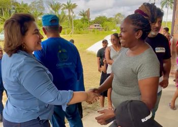 Em encontro com produtores de pitaya, Professora Maria do Carmo defende agronegócio sustentável no Amazonas