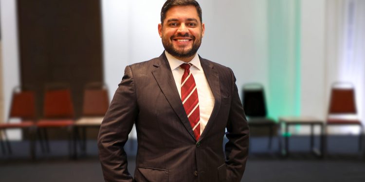 Reitor da UEA representa as universidades estaduais e municipais do Brasil em encontro global sobre educação superior no Reino Unido